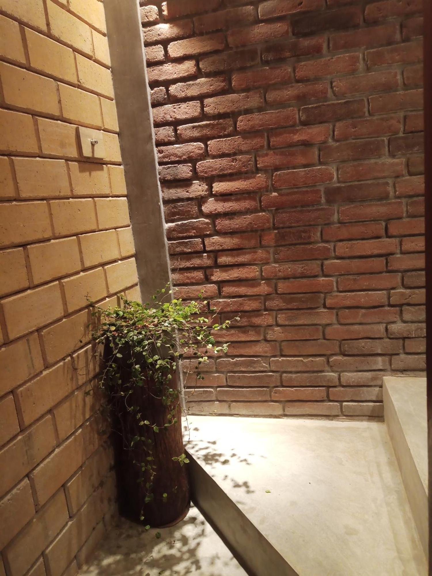 The Brick Wonder Otel Habaraduwa Central Dış mekan fotoğraf